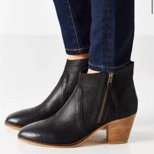 Urban Outfitters Genuine Leather Faye Black Distressed Block Heel Booties Size 8
